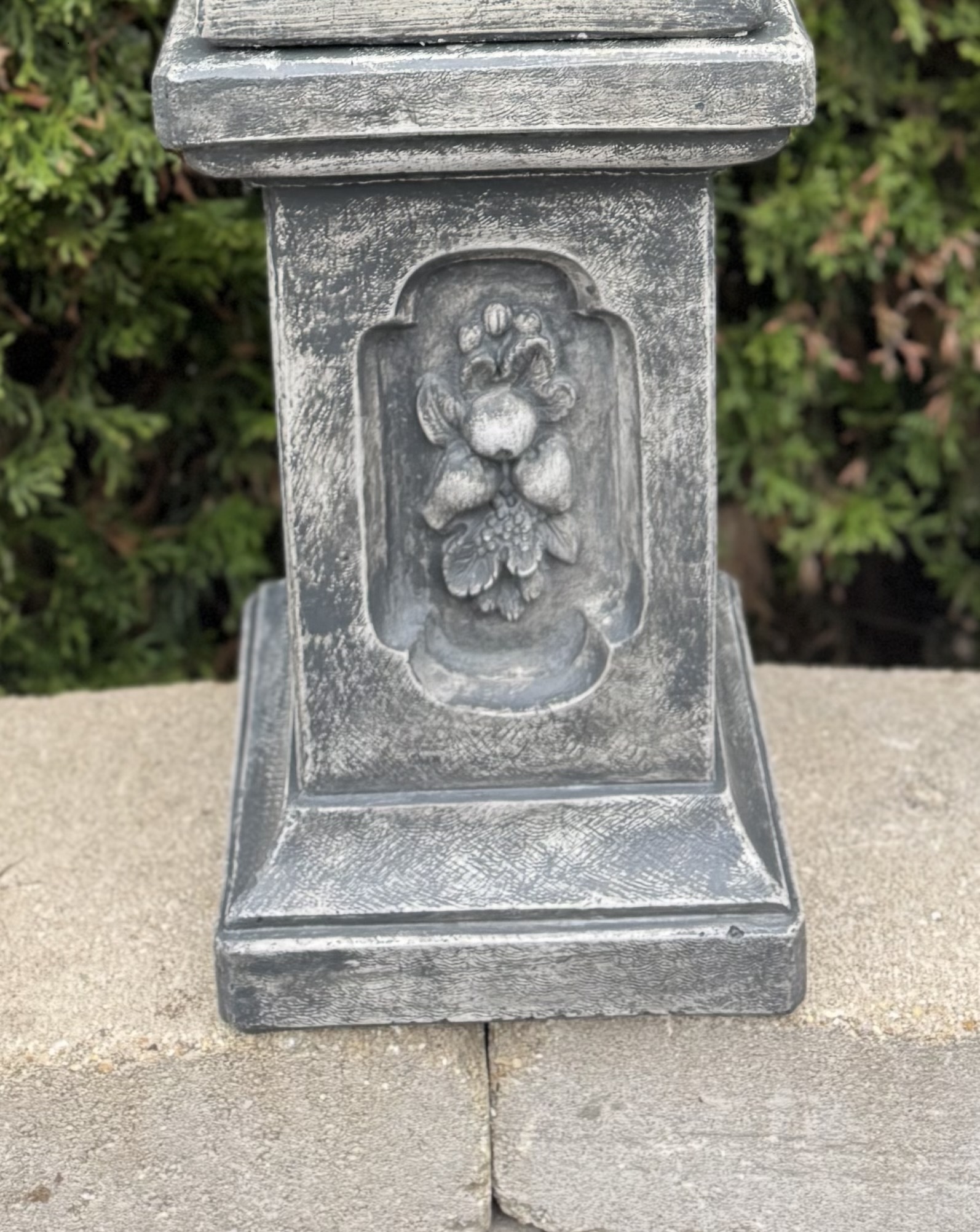 Small Classic Relief Pedestal