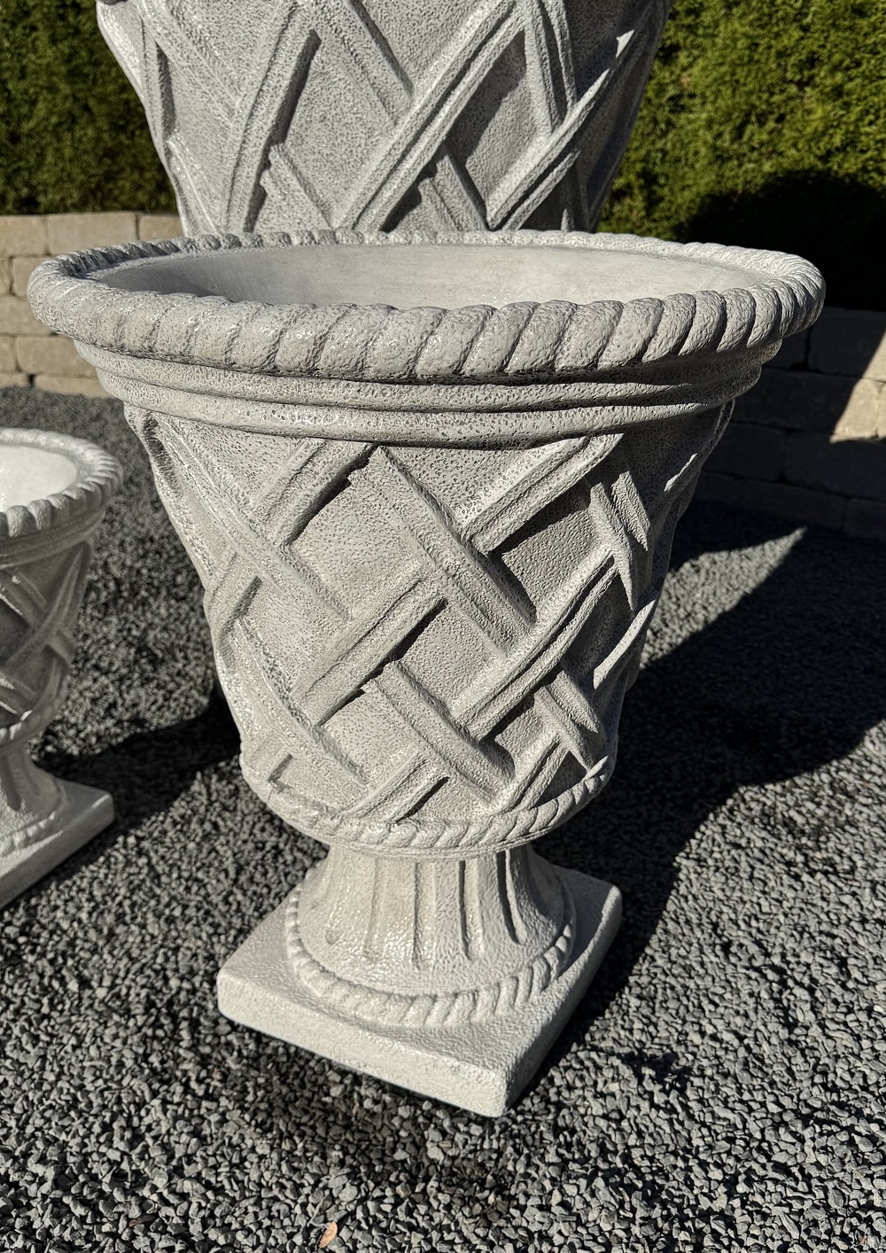 Medium Tudor Weave Pedestal Planter